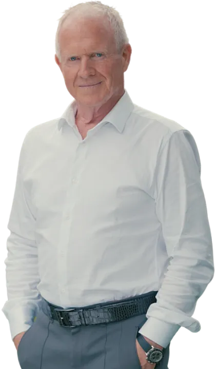 Dr. Michael Spitzbart im weißen Hemd